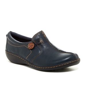 Clark’s Ashland Glow Leather Slip On Shoes in Navy